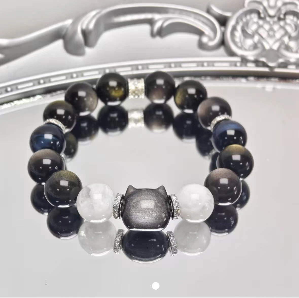 Vòng Tay Obsidian Ánh Vàng Phối Mắt Hổ Xanh kèm Charm Mèo 2